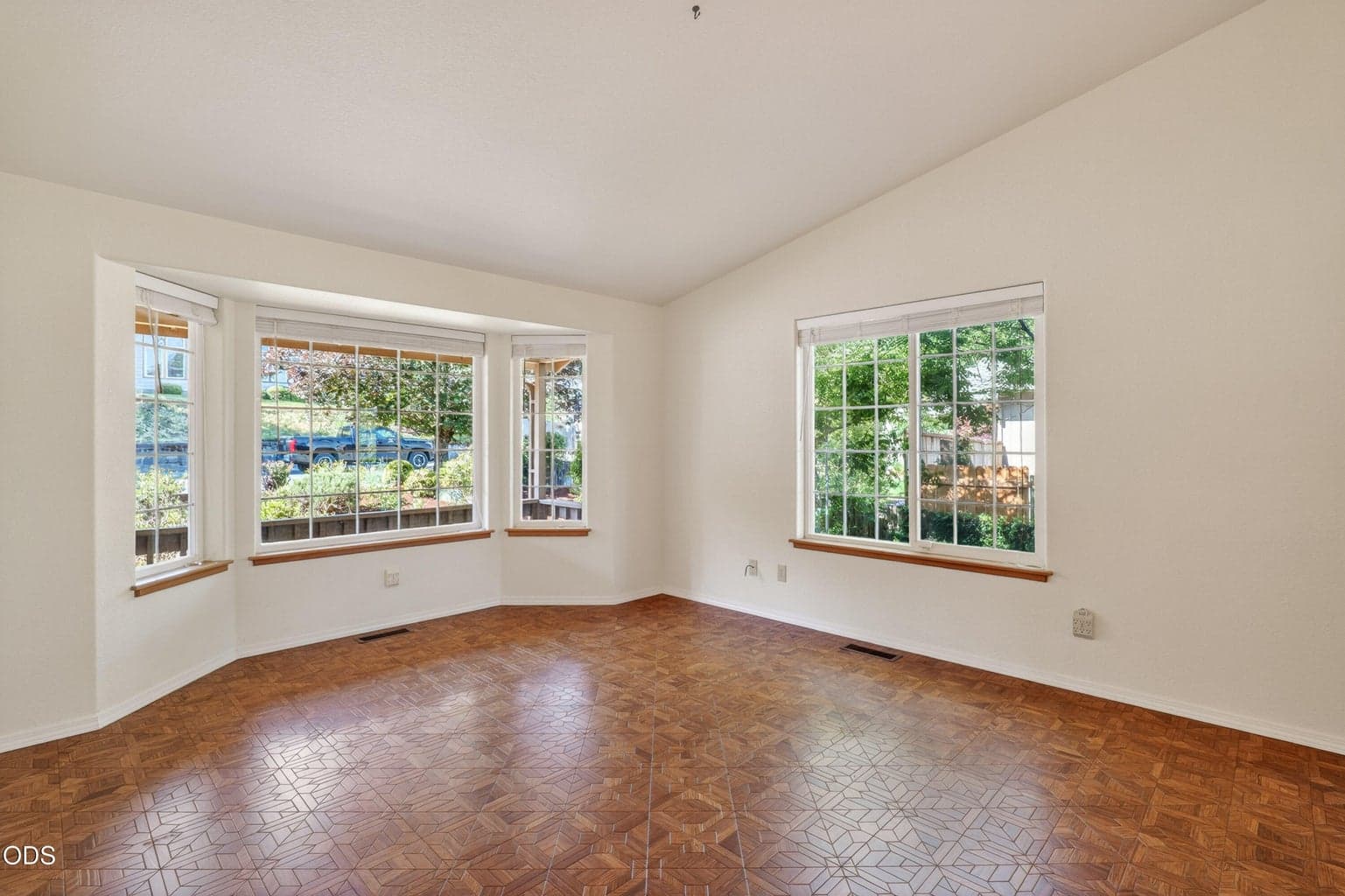 Photo of 1032 Thelma 5 of 38