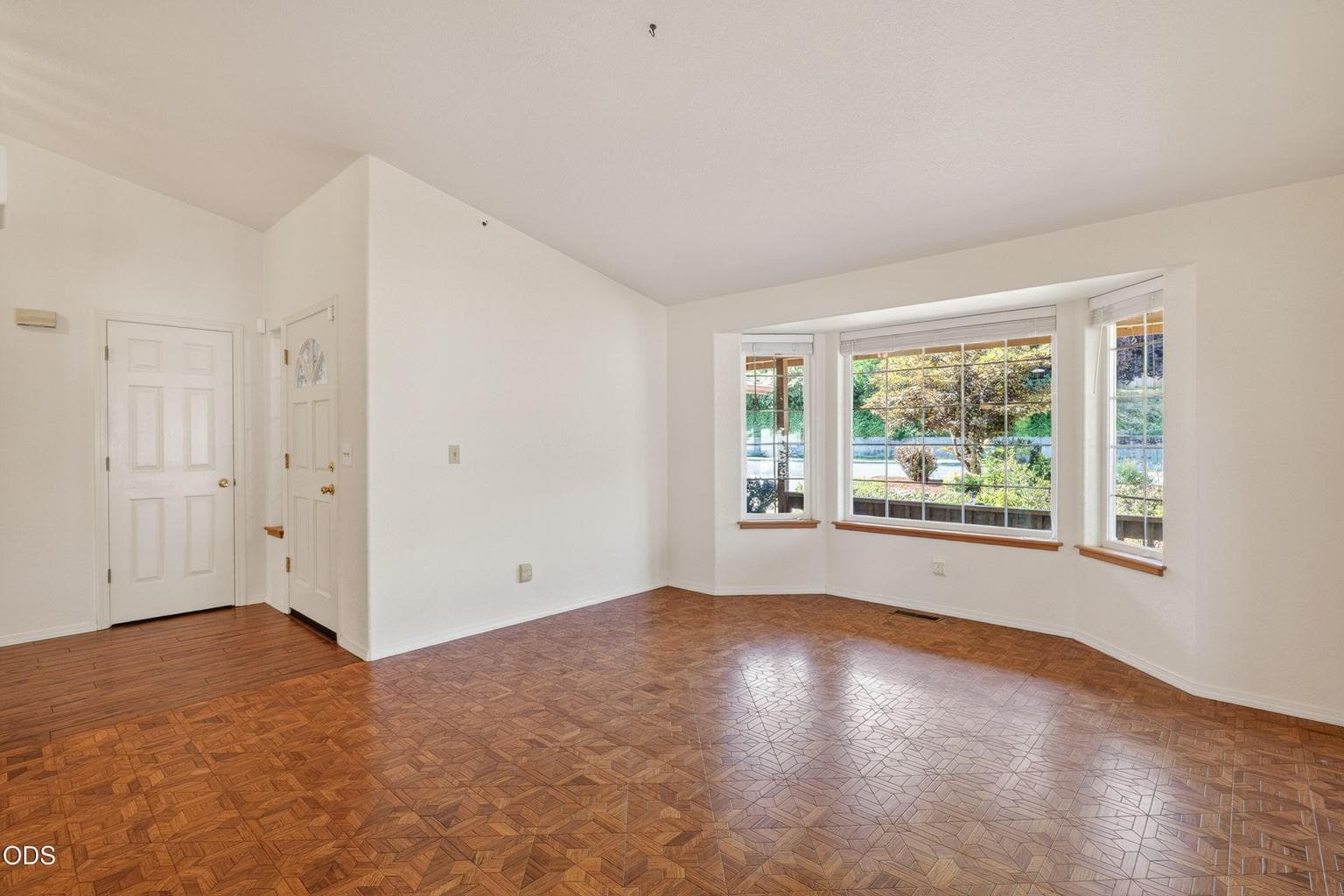 Photo of 1032 Thelma 4 of 38