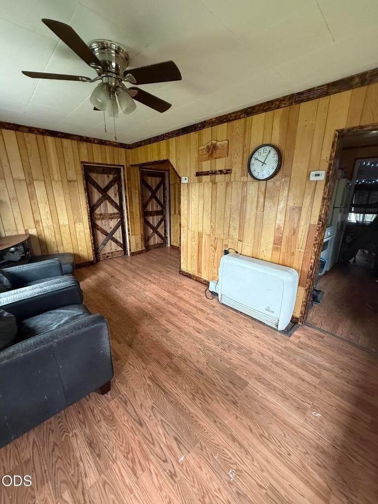 Photo of 2460 Melrose 3 of 9
