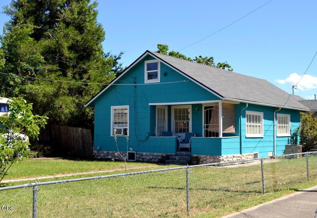 Large Front yard completely fenced