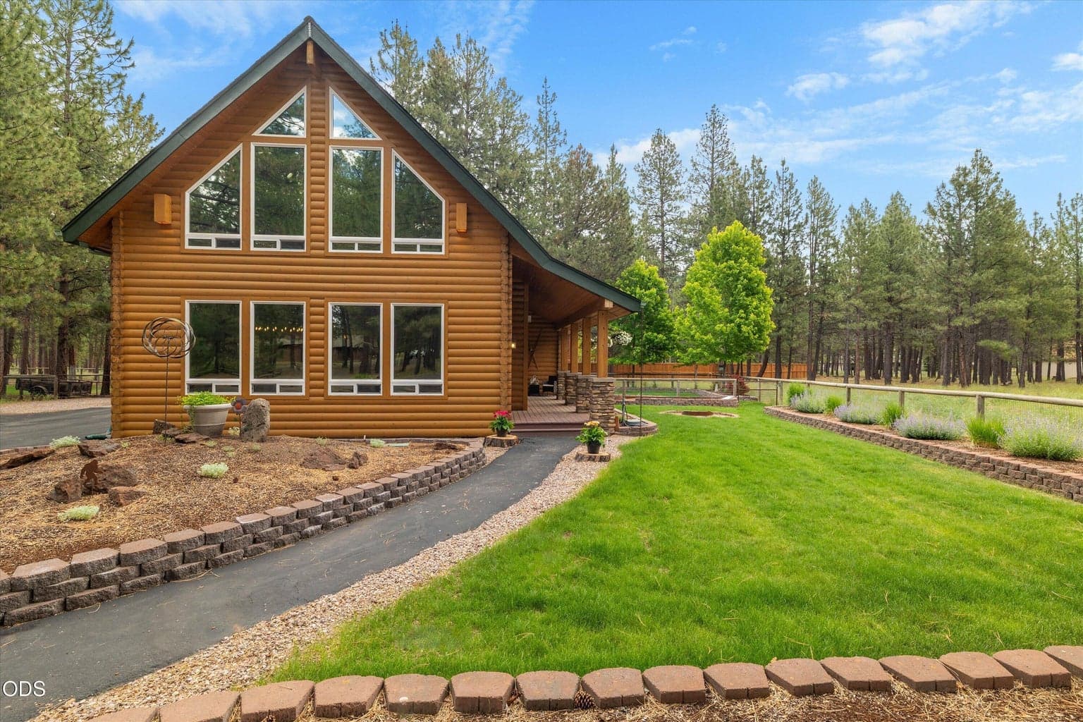 This private home sits at the back of Chuckwagon Ct.