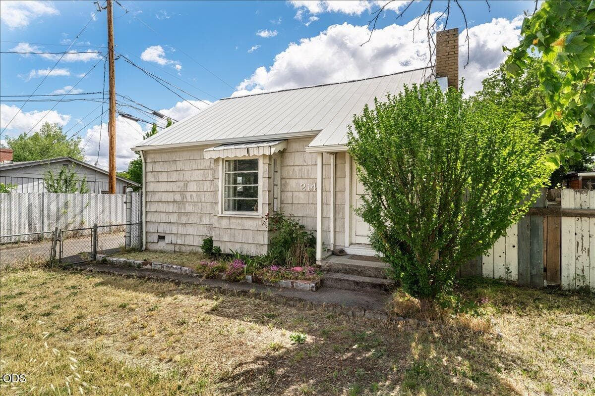 Photo of 214 Columbus 1 of 30