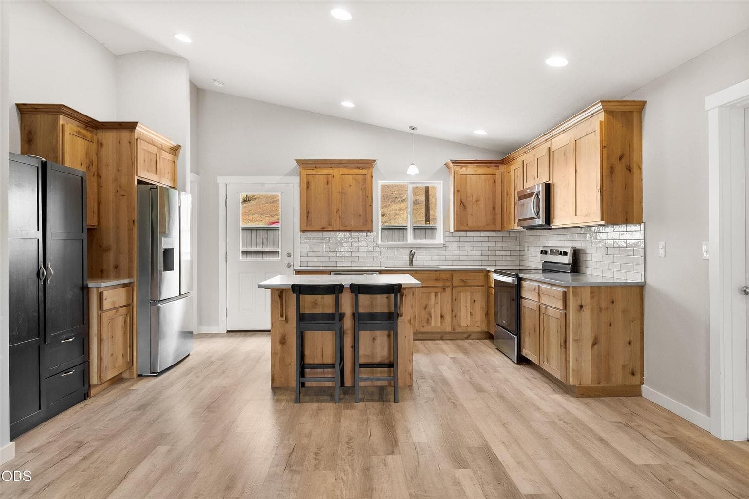 Photo of 1023 NE Crista Court 6 of 31