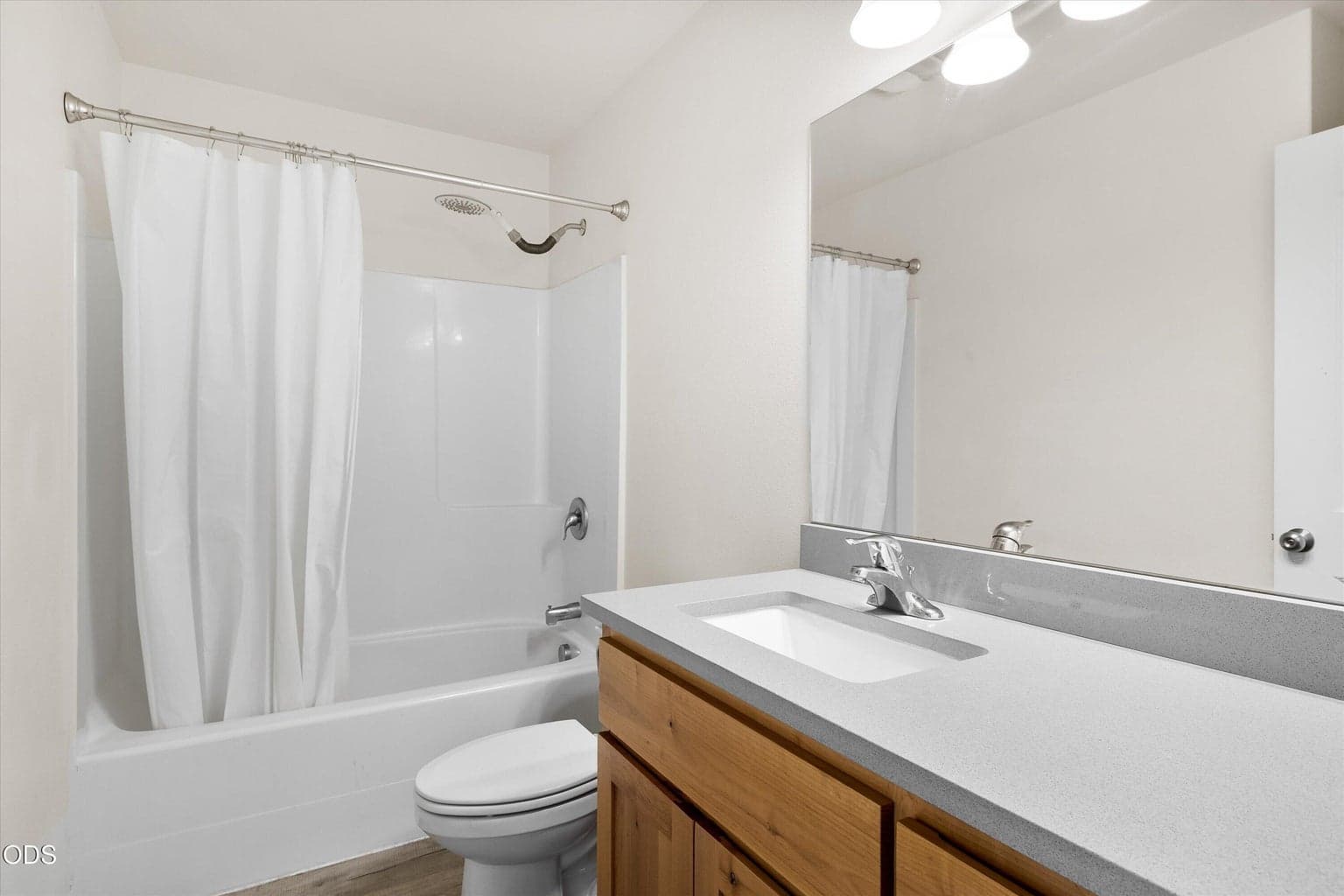 Photo of 1023 NE Crista Court 20 of 31