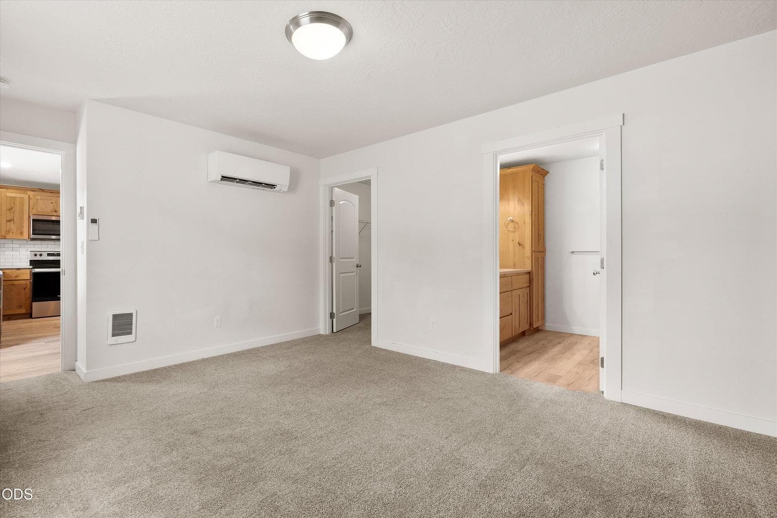 Photo of 1023 NE Crista Court 13 of 31