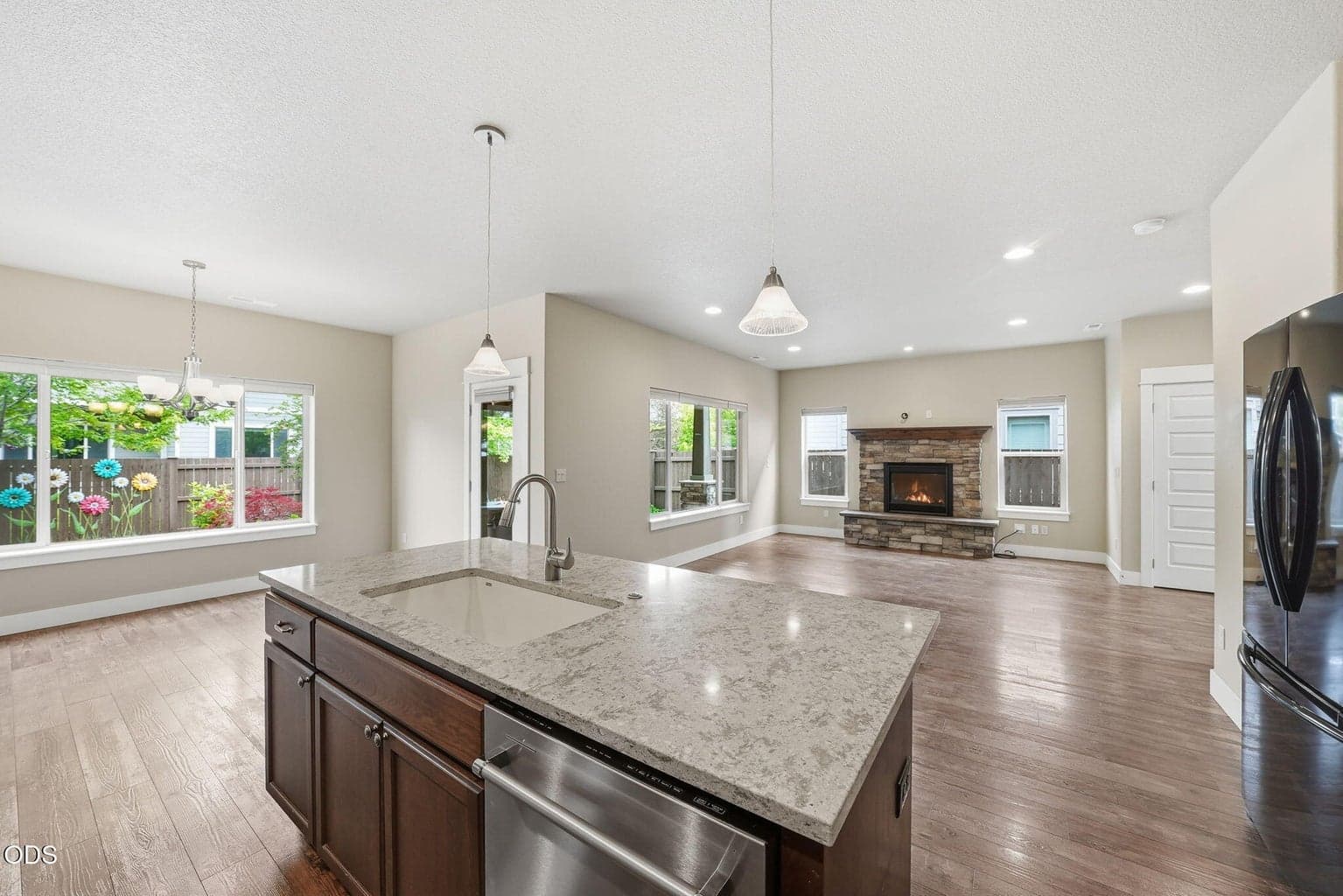 Photo of 3024 NE Flagstone Avenue 18 of 39