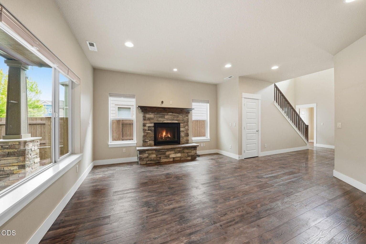Photo of 3024 NE Flagstone Avenue 19 of 39