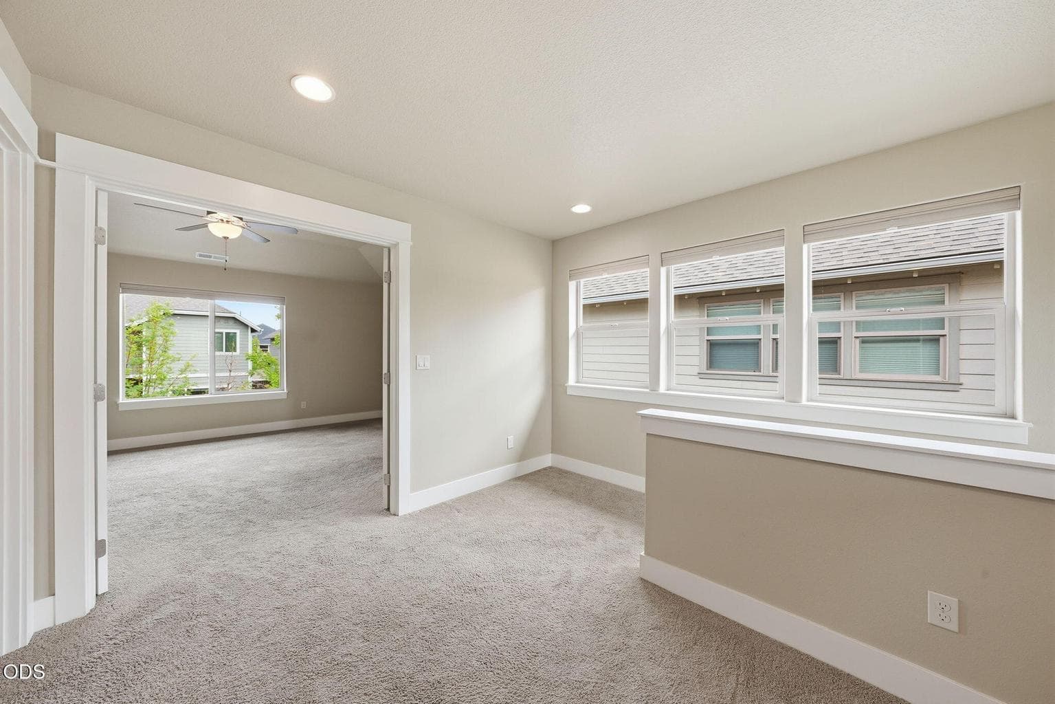 Photo of 3024 NE Flagstone Avenue 9 of 39