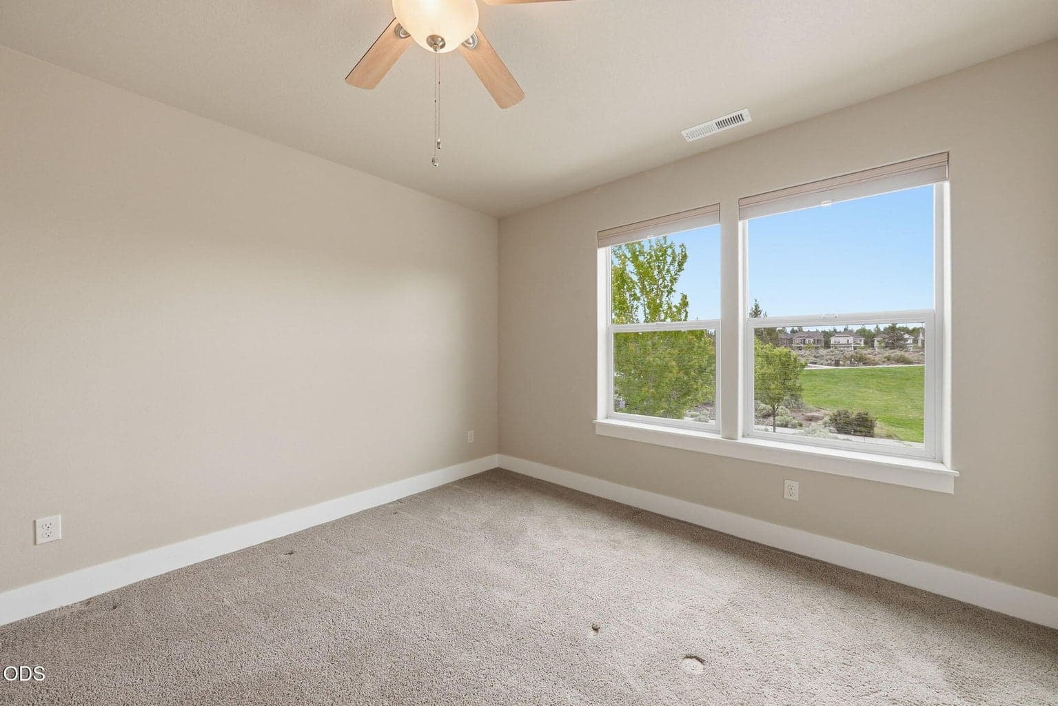 Photo of 3024 NE Flagstone Avenue 14 of 39