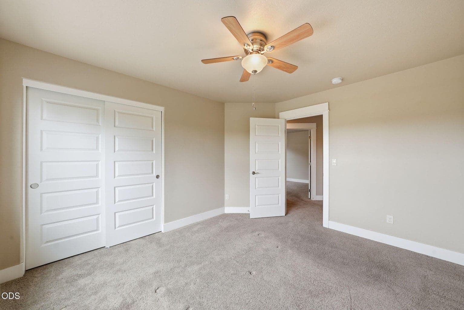 Photo of 3024 NE Flagstone Avenue 13 of 39