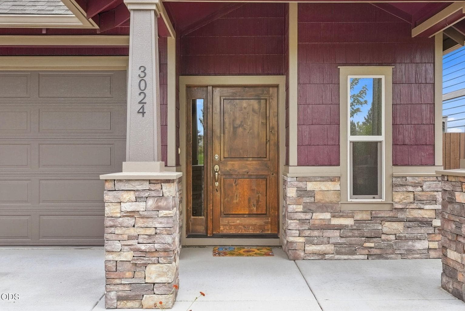 Photo of 3024 NE Flagstone Avenue 2 of 39