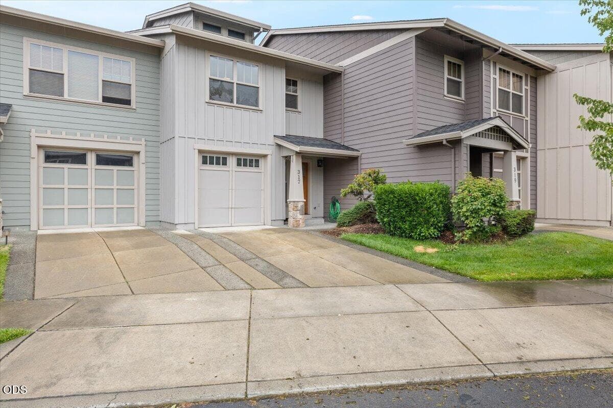 Fantastic and well located townhome in Medford