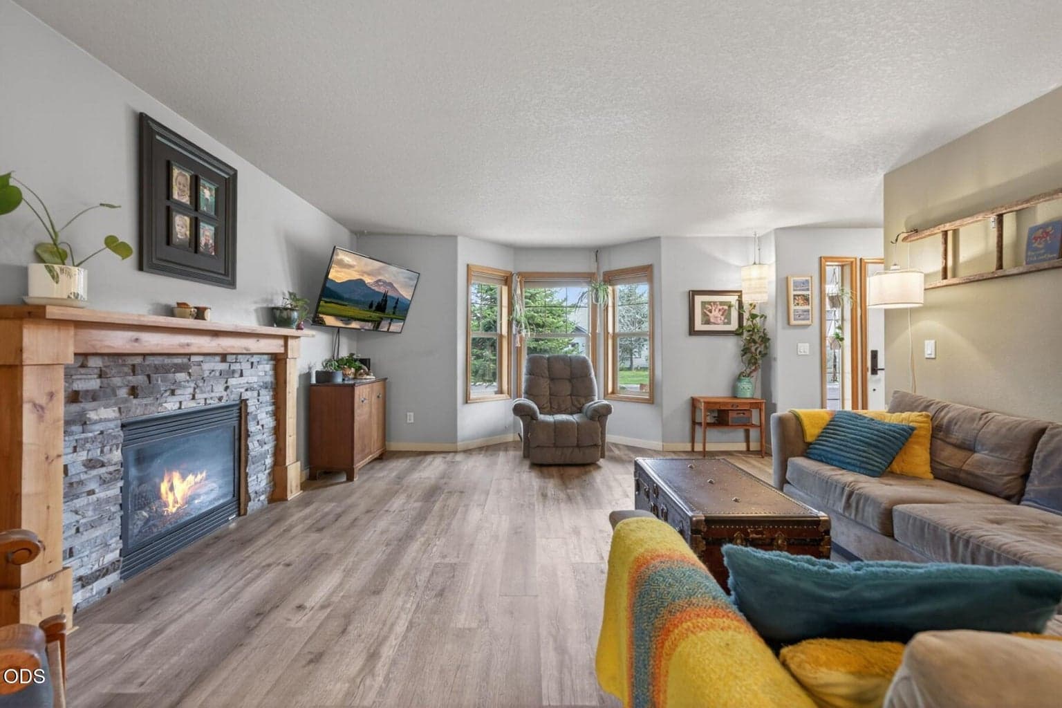 Photo of 20696 Barton Crossing Way 9 of 44