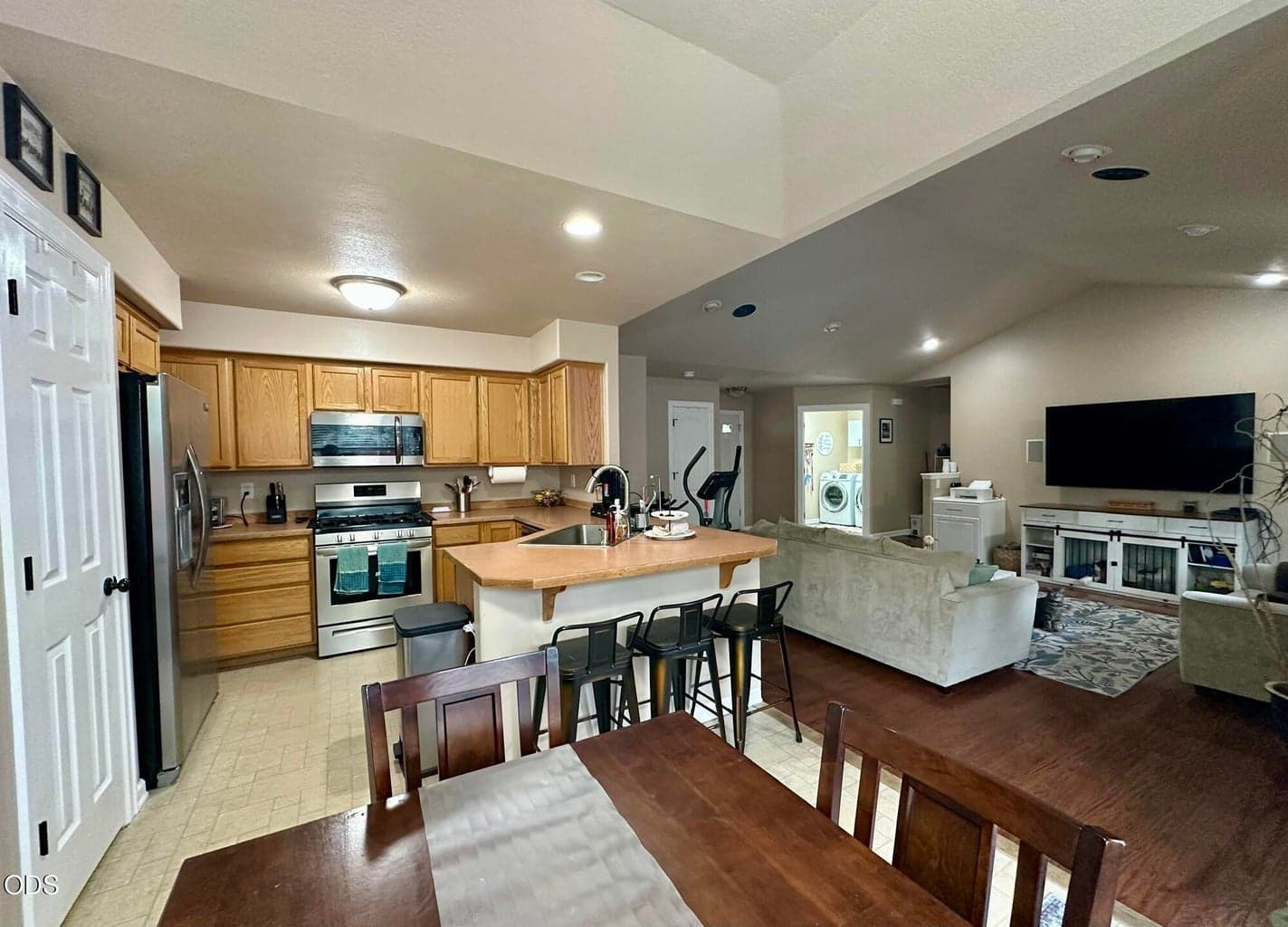 Kitchen/Dining with pantry