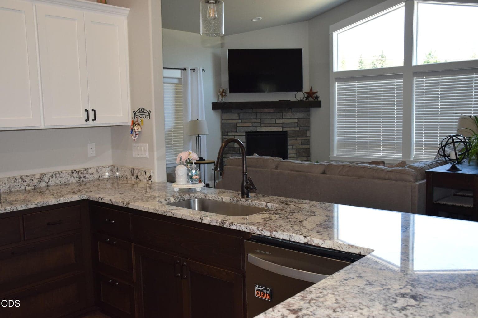 Photo of 303 Collette 5 of 23