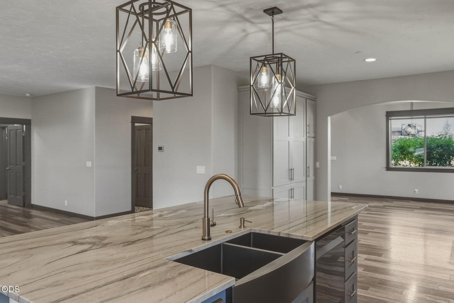 Photo of 2484 SW 39th Street 18 of 64