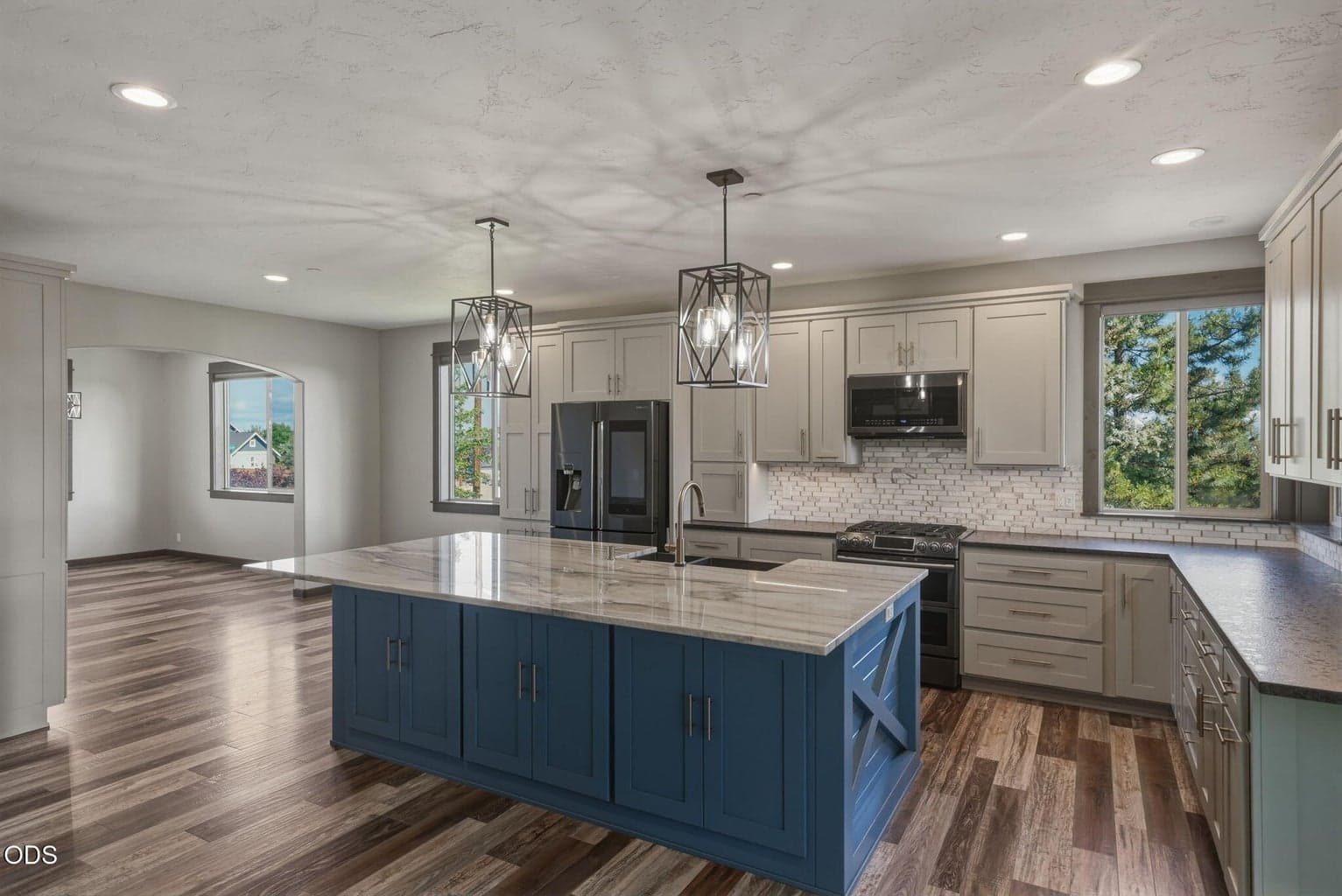 Photo of 2484 SW 39th Street 15 of 64