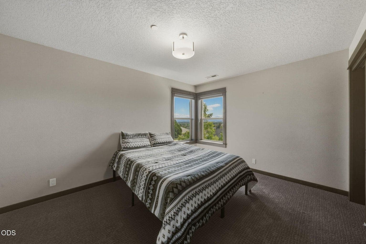 Photo of 2484 SW 39th Street 51 of 64
