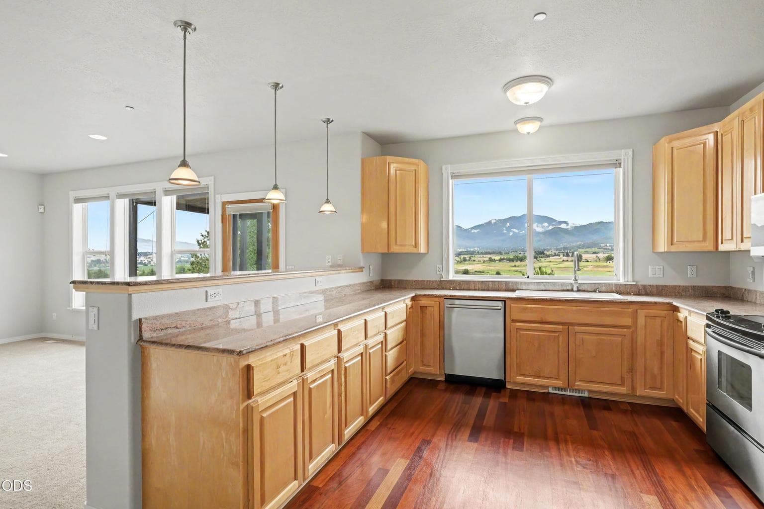 Photo of 825 Amerman 5 of 57