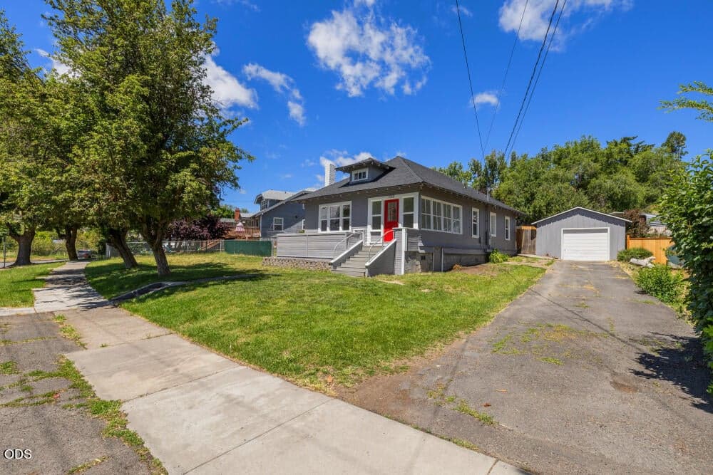 Photo of 1132 Crescent 3 of 49