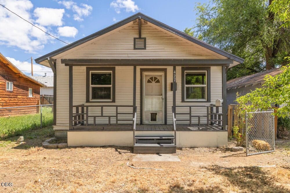 Photo of 427 Martin 1 of 22