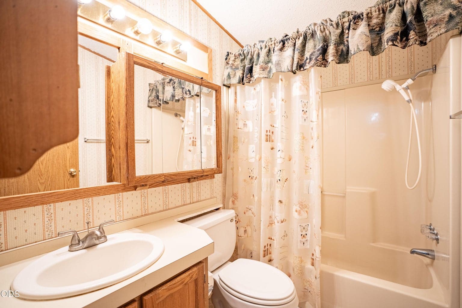 Photo of 60245 Lakeview Drive 23 of 45