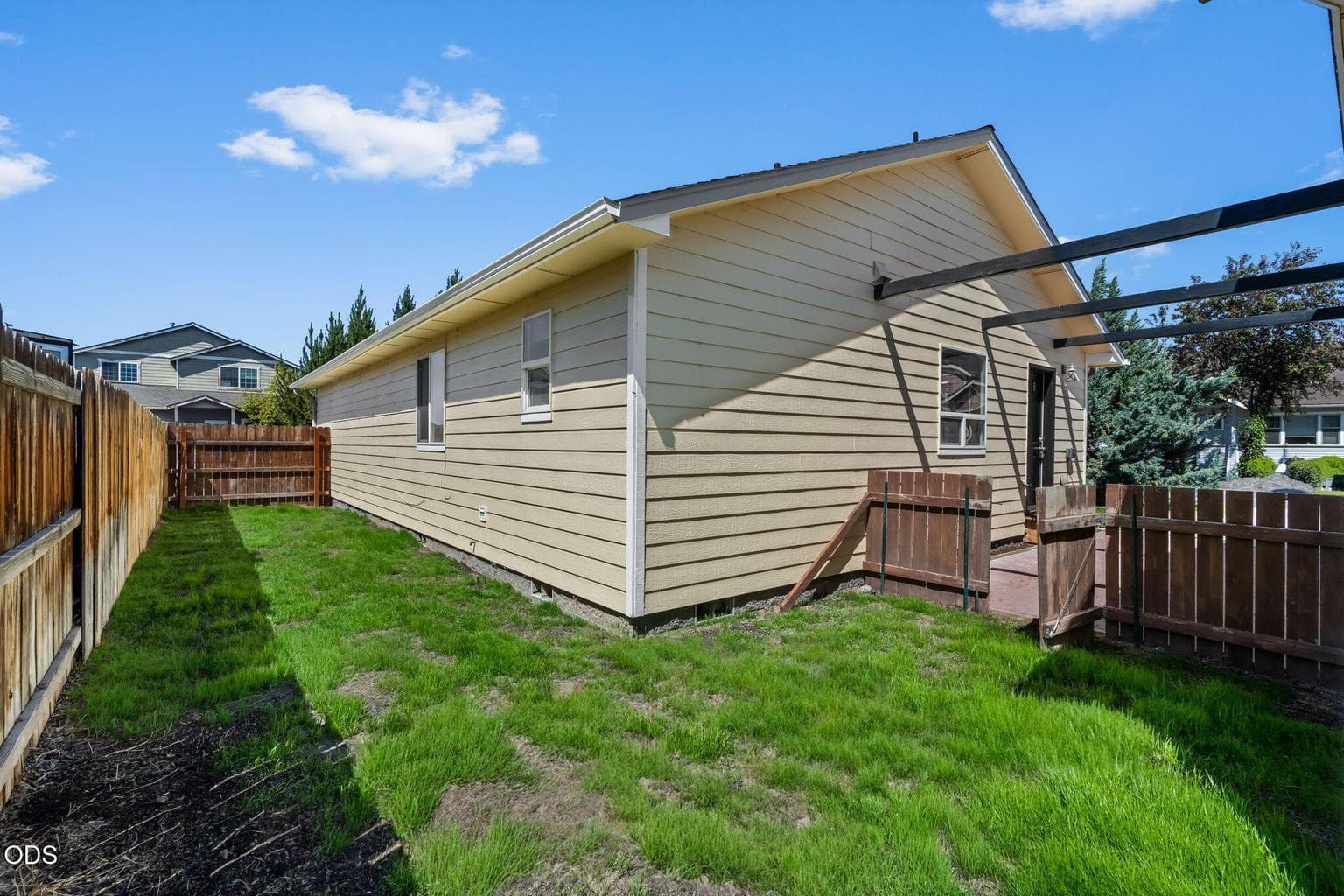 Photo of 1372 NW Teal Loop 24 of 32