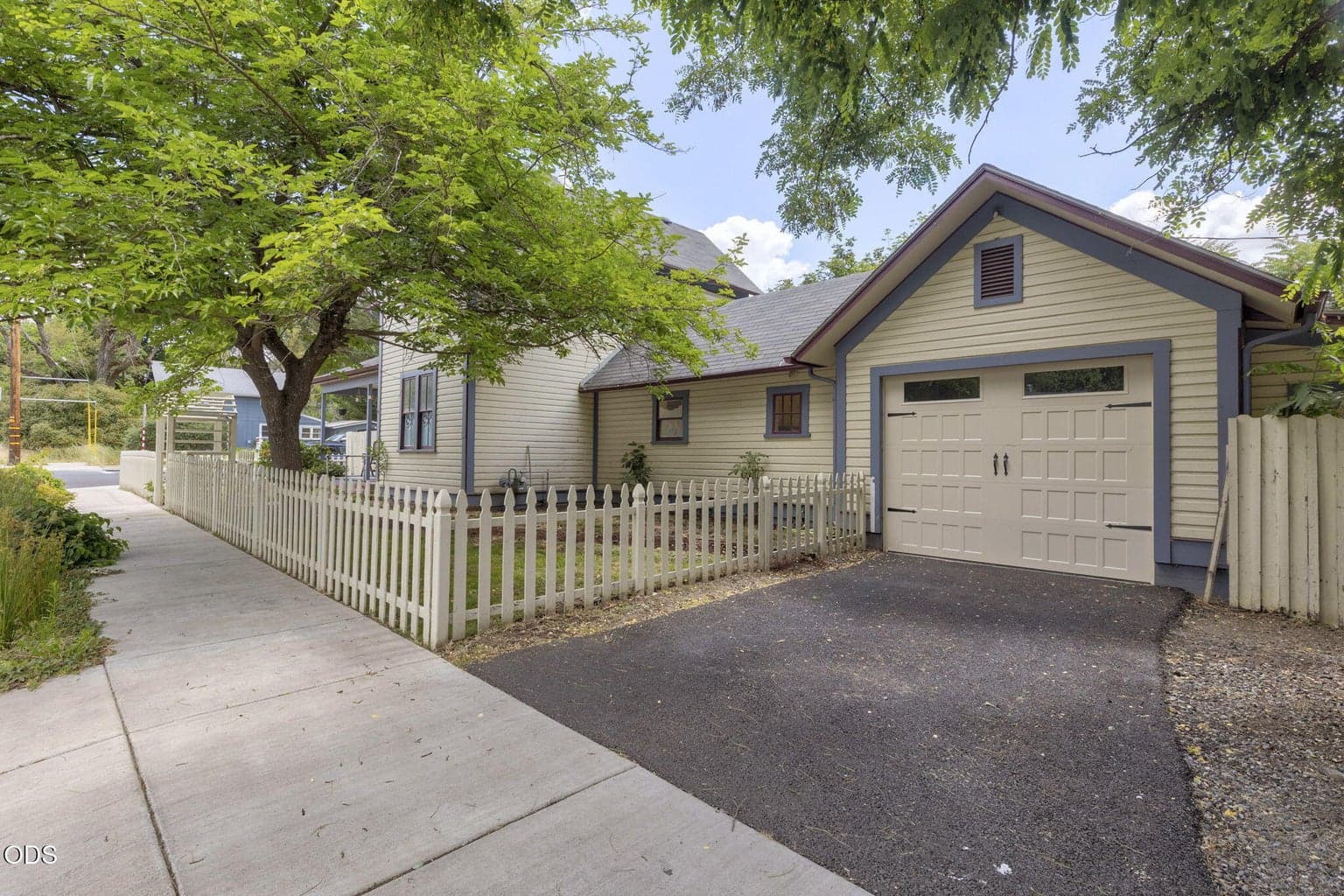 Photo of 409 Dimmick 2 of 39