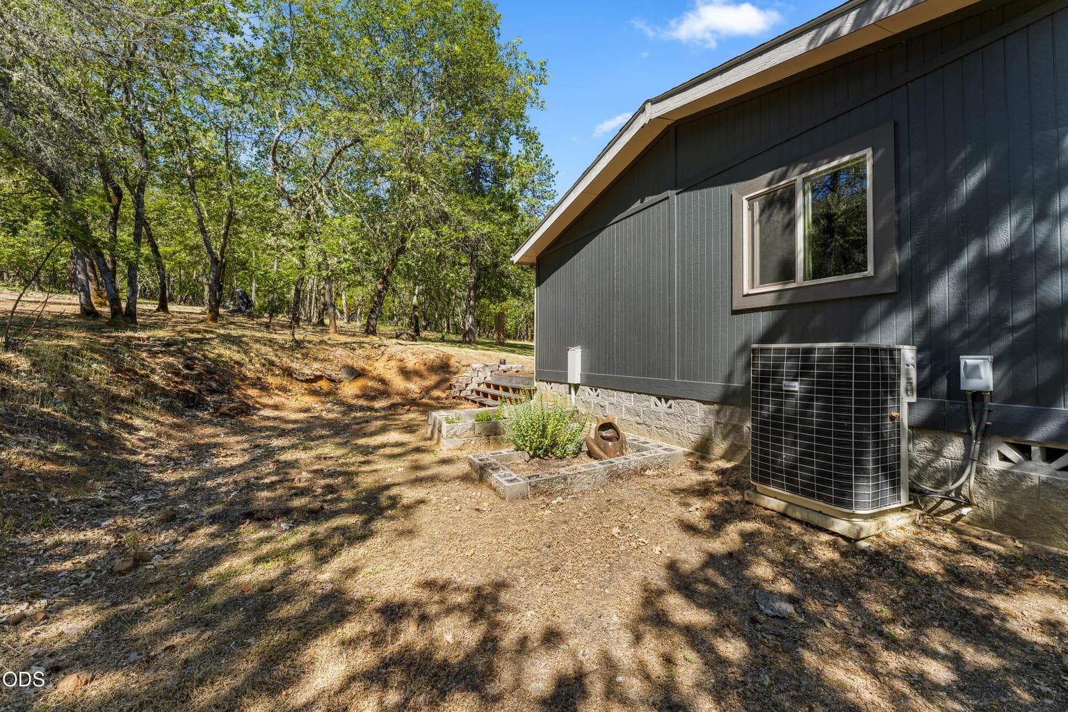 Photo of 1460 Grays Creek 4 of 33