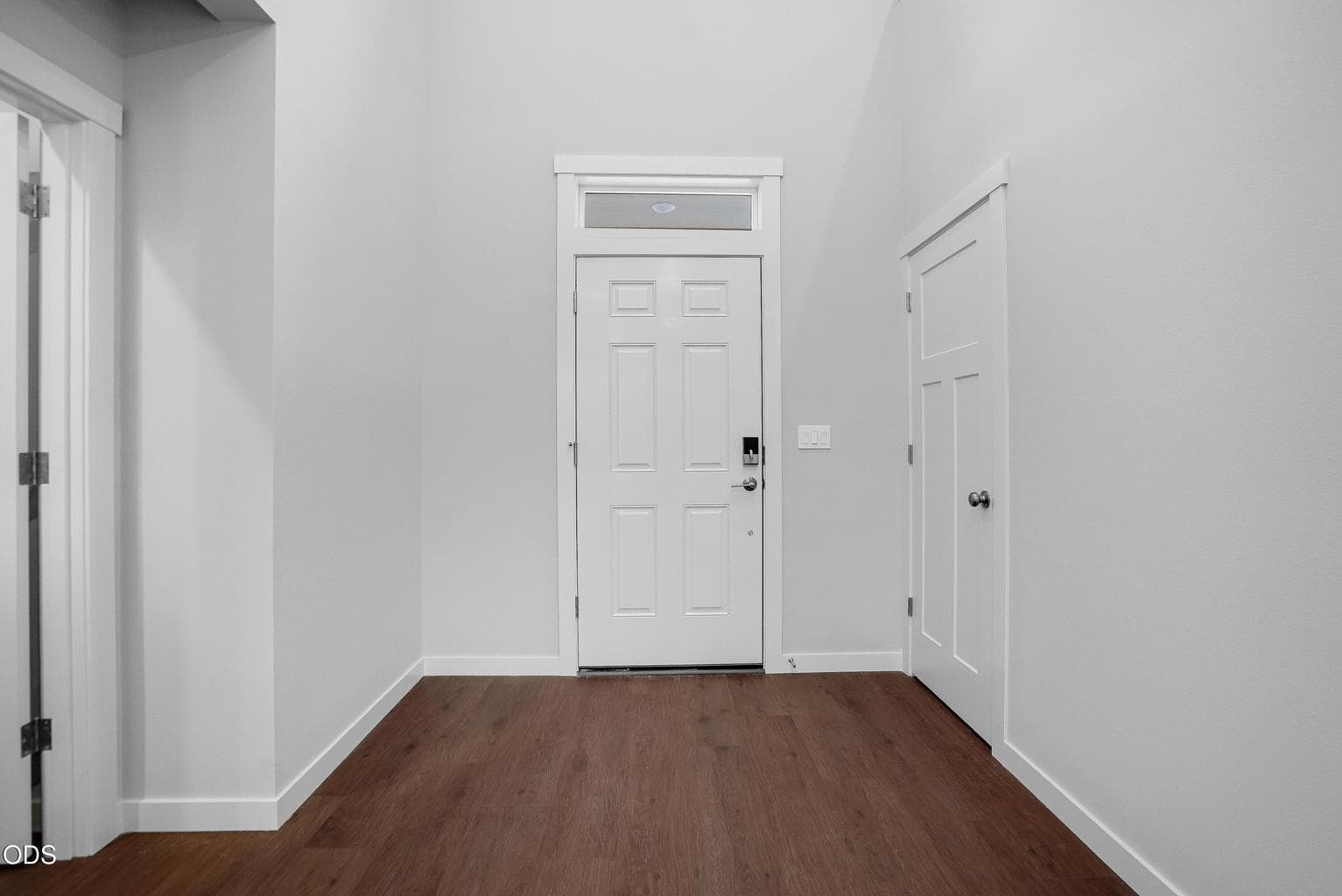 Photo of 63126 Henningsen Pl 4 of 27