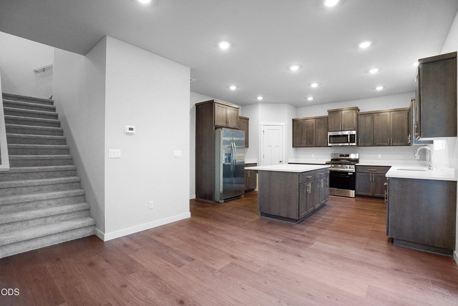 Photo of 63126 Henningsen Pl 5 of 27