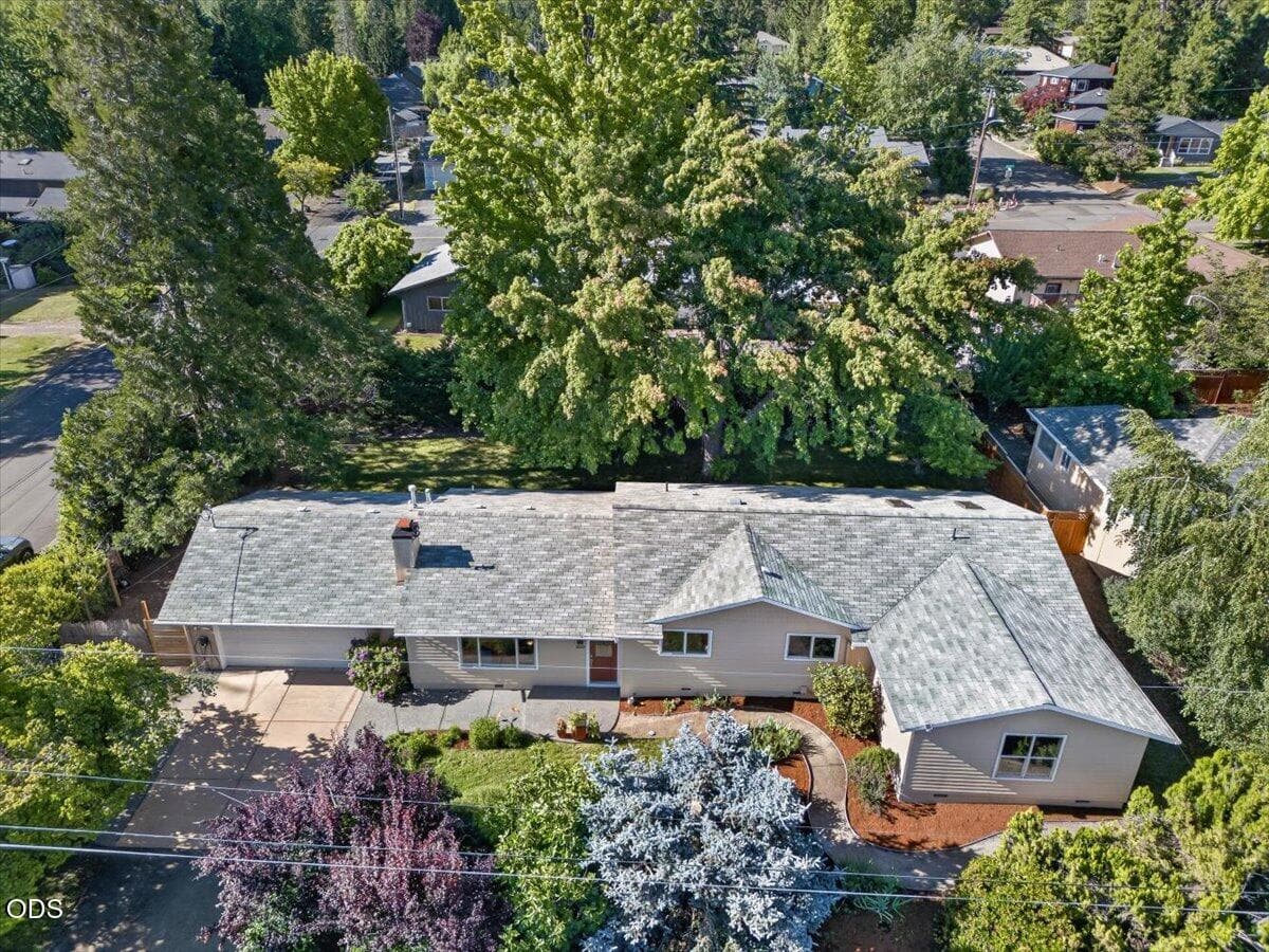 Photo of 2334 Black Oak 1 of 37