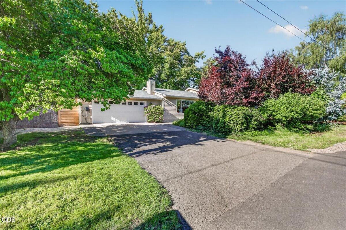 Photo of 2334 Black Oak 2 of 37