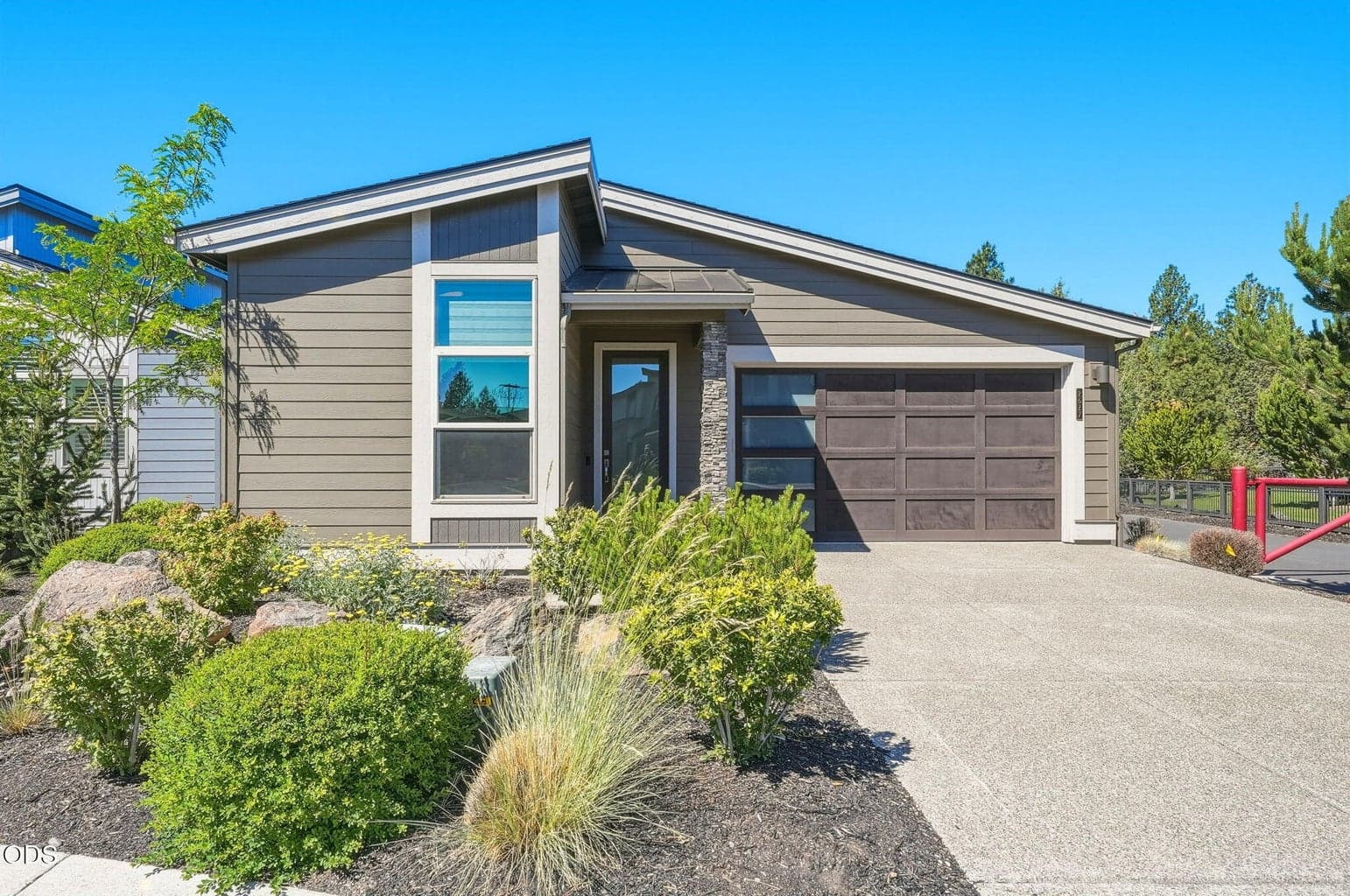 Photo of 2627 NW Rippling River Court 14 of 48