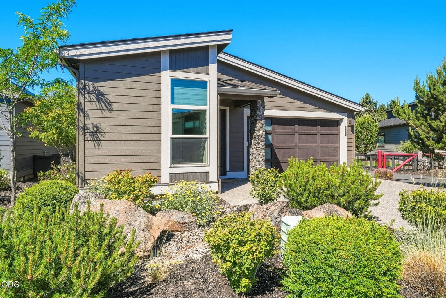 Photo of 2627 NW Rippling River Court 15 of 48