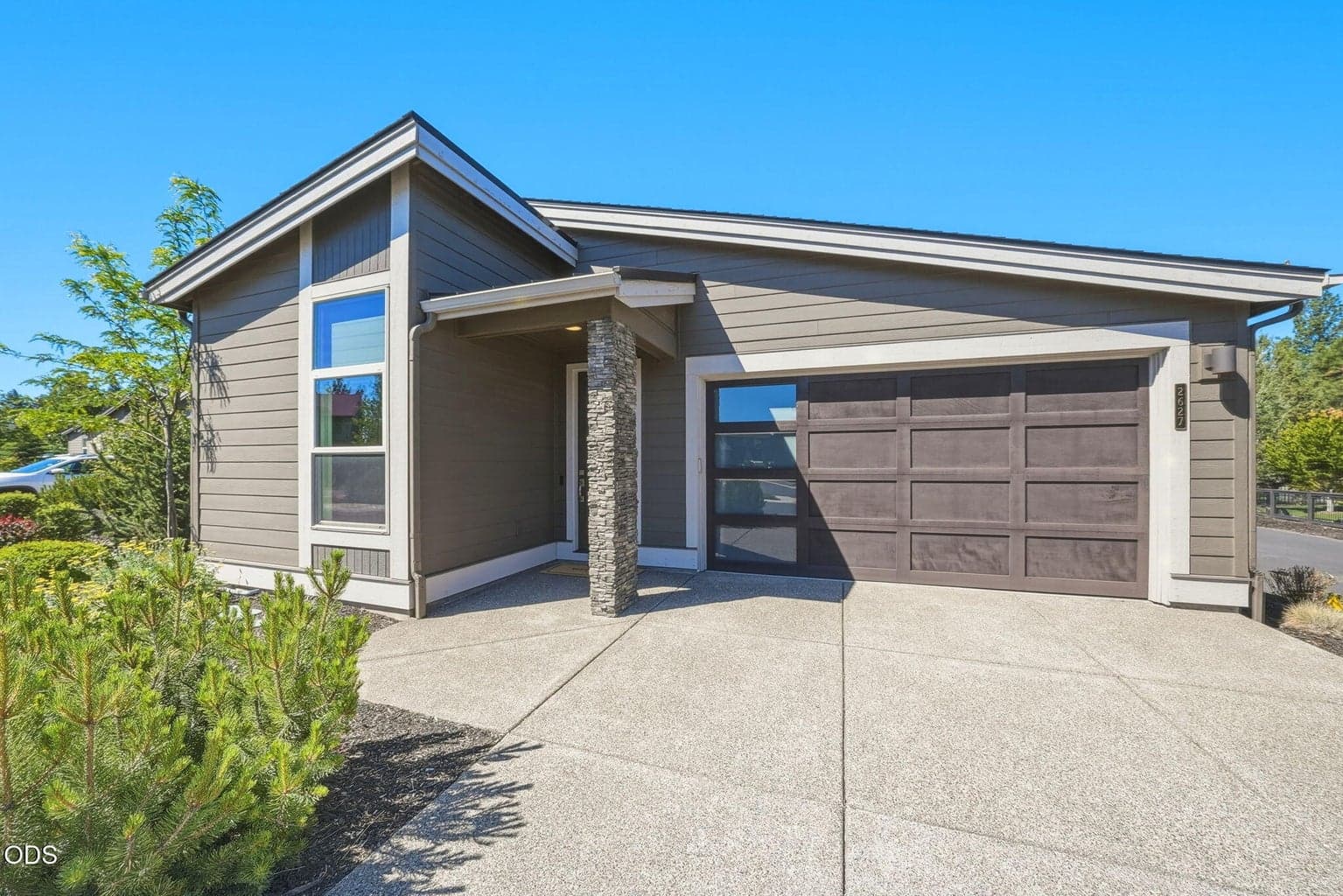 Photo of 2627 NW Rippling River Court 16 of 48