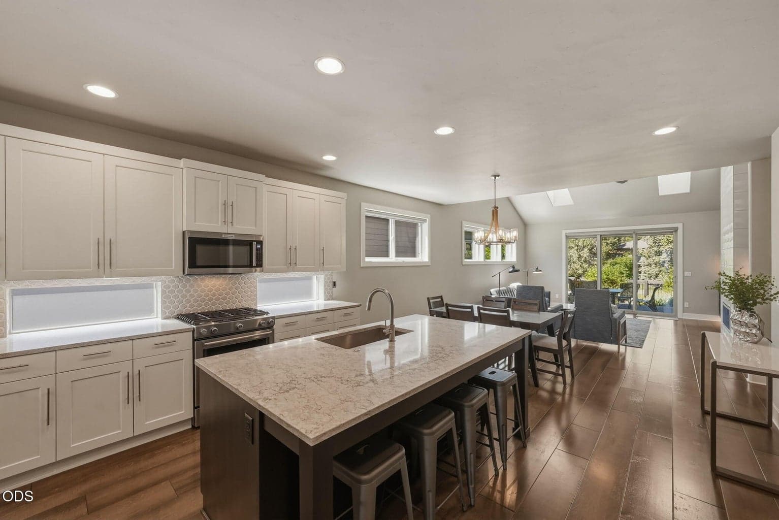 Photo of 2627 NW Rippling River Court 19 of 48