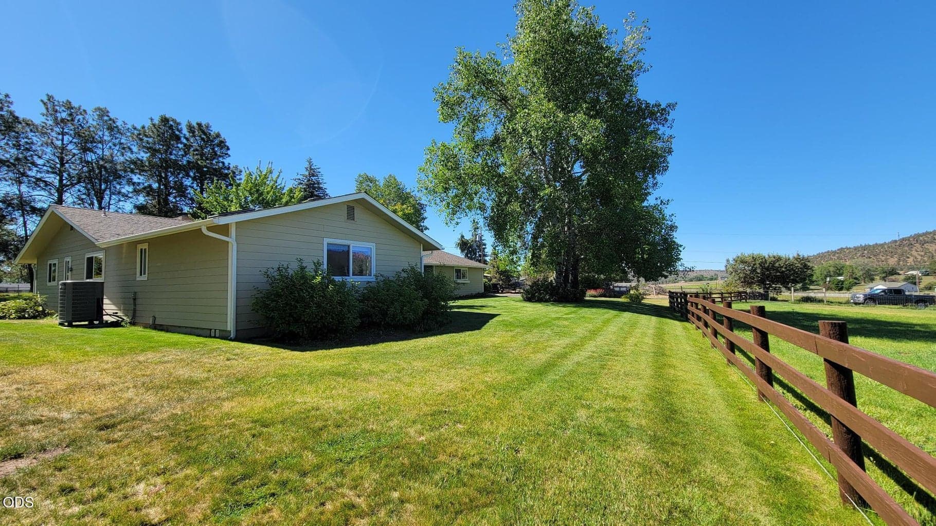 Photo of 2384 NE Sunrise Lane 33 of 50