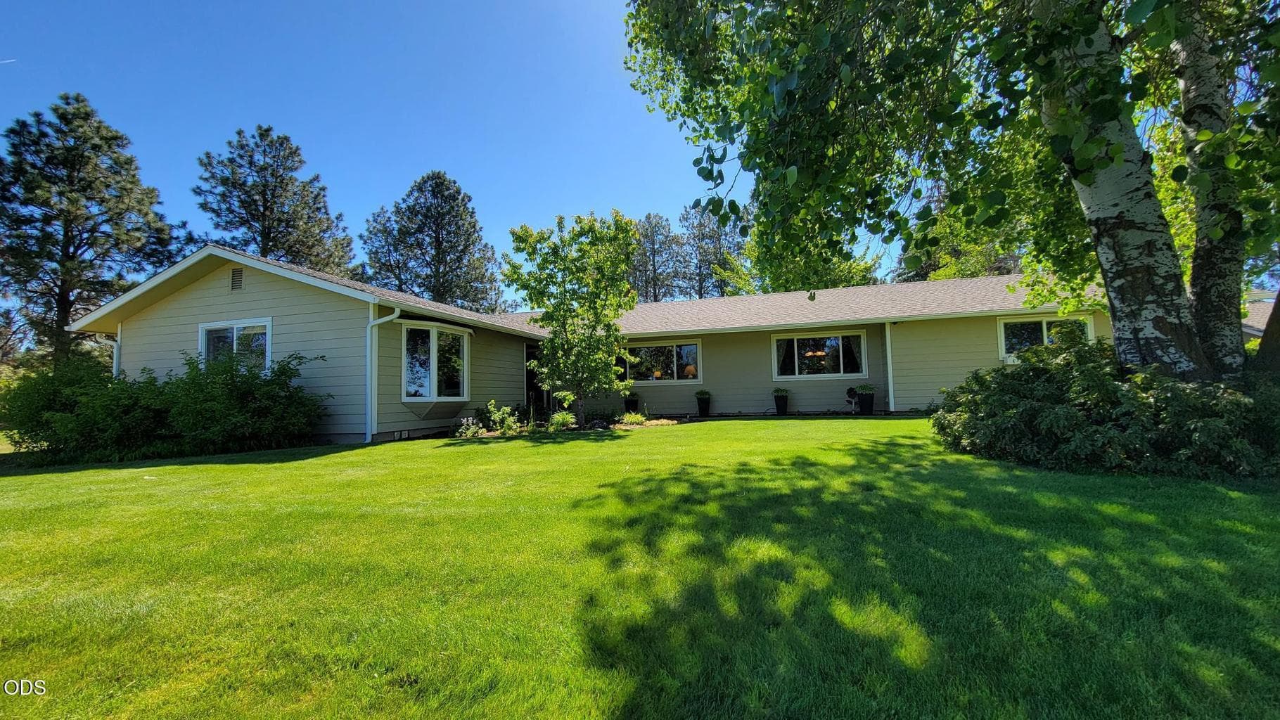 Photo of 2384 NE Sunrise Lane 31 of 50