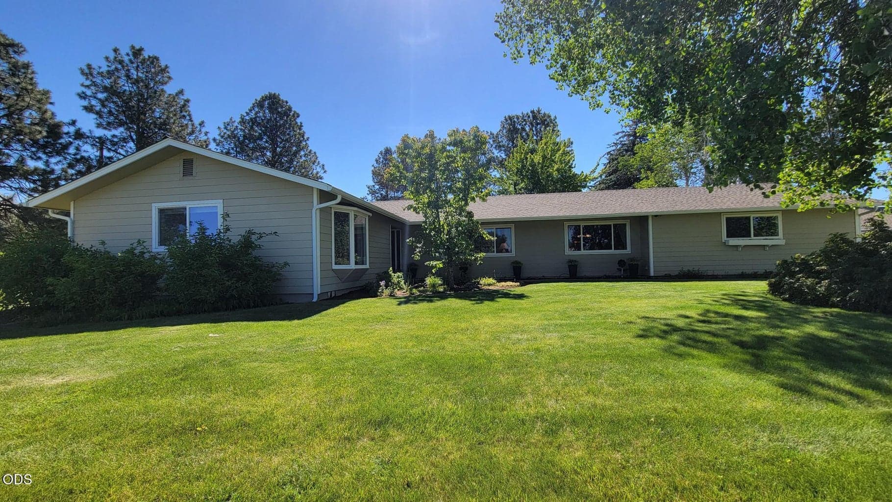 Photo of 2384 NE Sunrise Lane 35 of 50