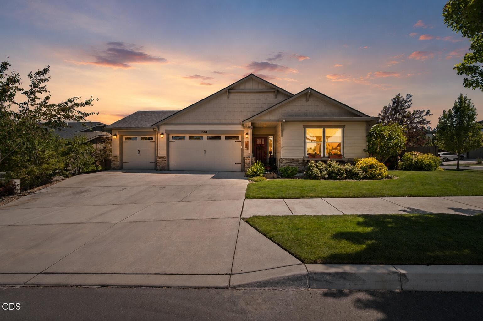 Photo of 2462 43rd 1 of 55
