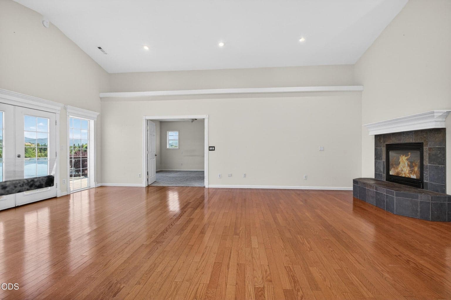 Photo of 589 Heights 5 of 40