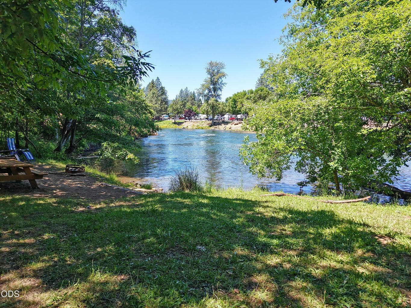 1,000 ft community owned river frontage w/beach area