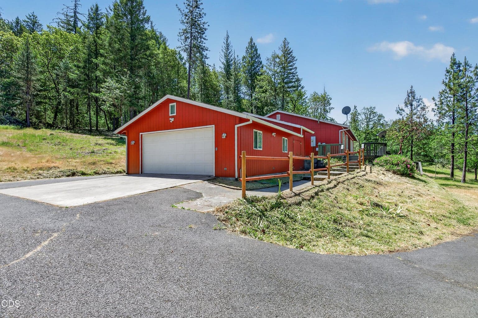 Photo of 2850 Evans Creek 3 of 43