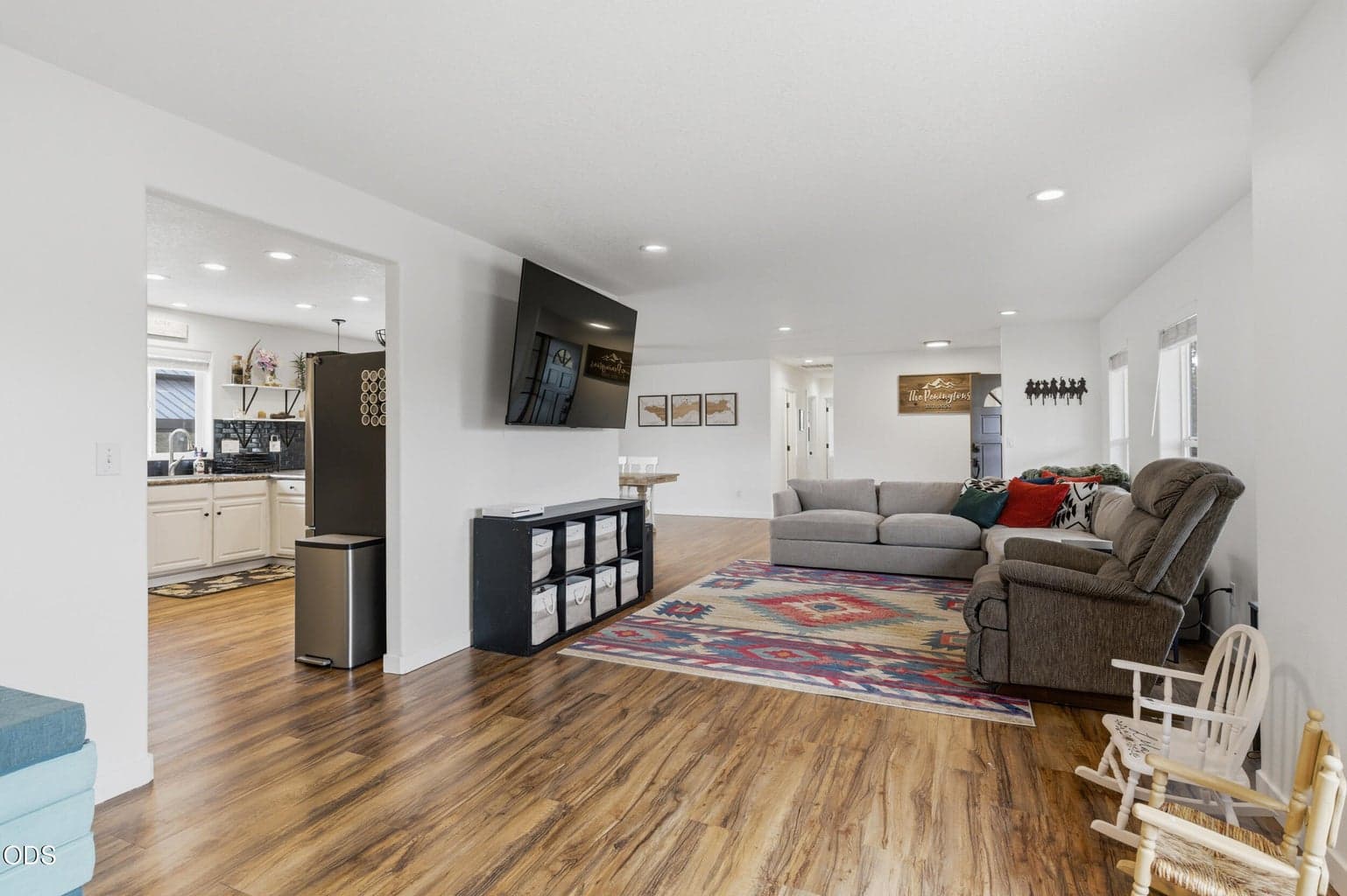 Photo of 4444 NE 40th Street 6 of 33