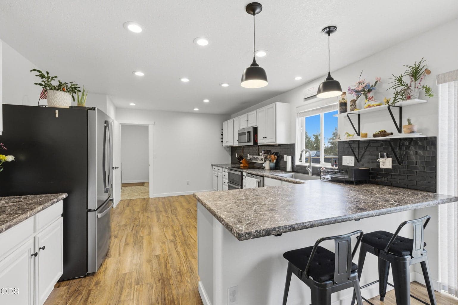 Photo of 4444 NE 40th Street 8 of 33