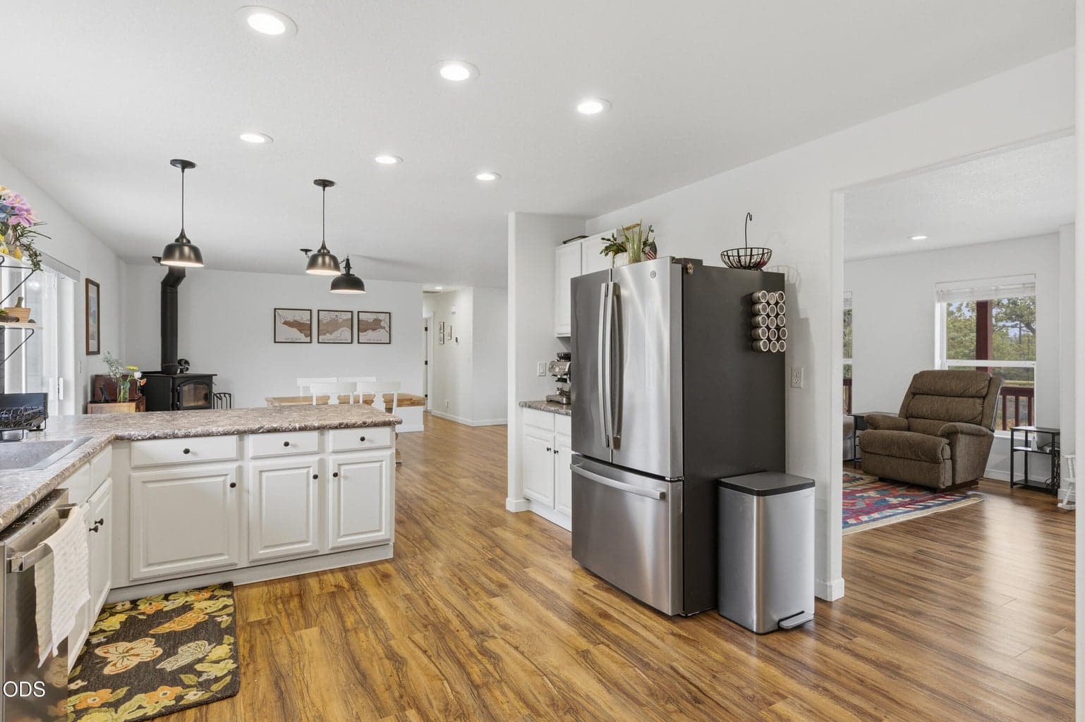 Photo of 4444 NE 40th Street 9 of 33