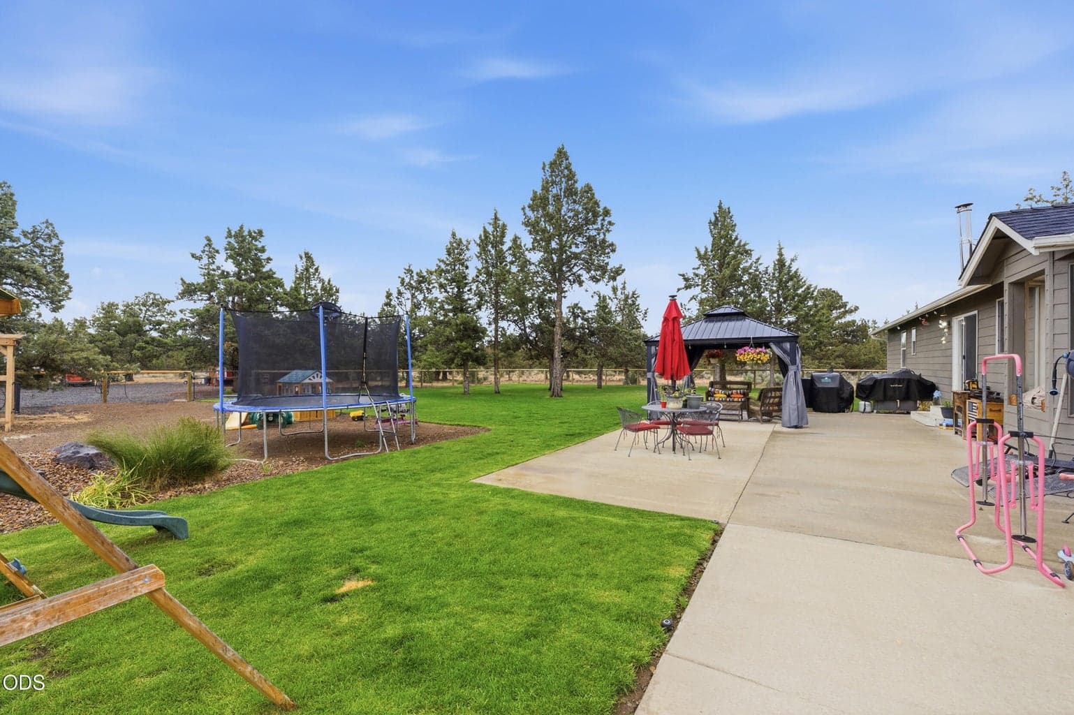Photo of 4444 NE 40th Street 26 of 33