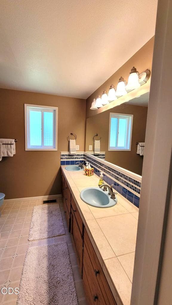 Photo of 2384 NE Sunrise Lane 24 of 50
