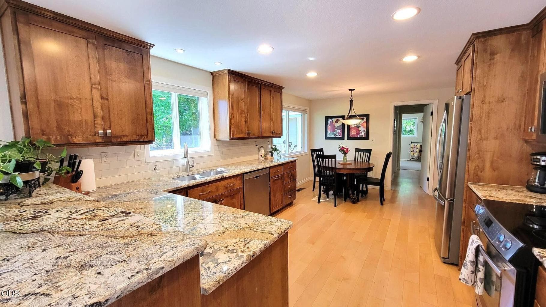 Photo of 2384 NE Sunrise Lane 11 of 50